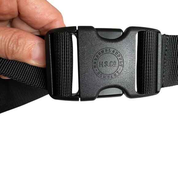 Herschel Supply Seventeen Hip Bag White Black Pockets Travel Lightweight - Picture 6 of 8